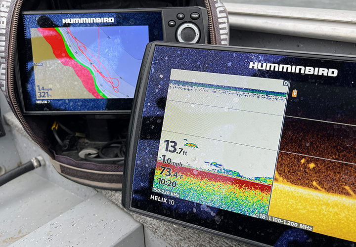 image of humminbird chart and sonar showing group of crappies