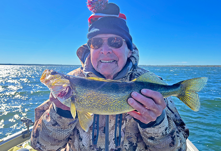image of Carl Bergquist with nice eating size walleye on Lake Winnibigoshish