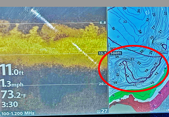 image of crappie location circled on the screen of Jeff Sundin's fishing graph